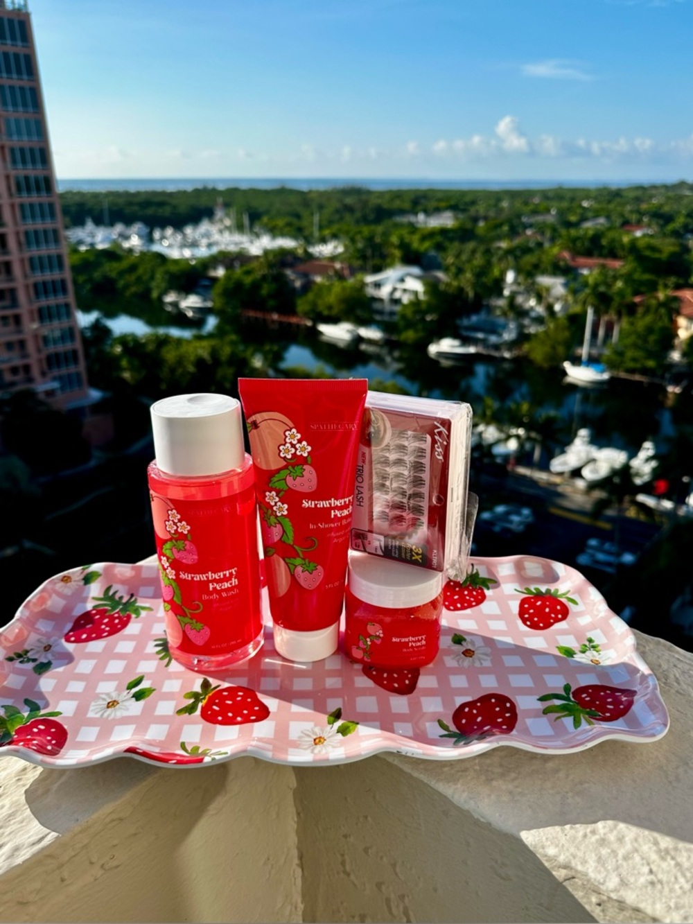 Strawberry Peach Body Care Bundle + Kiss Trio Lashes - Picture 7 of 7